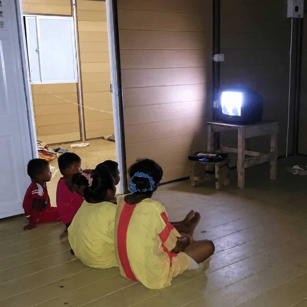 kids watching tv